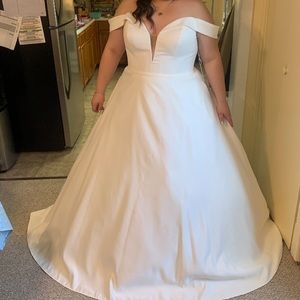 Plus size wedding dress